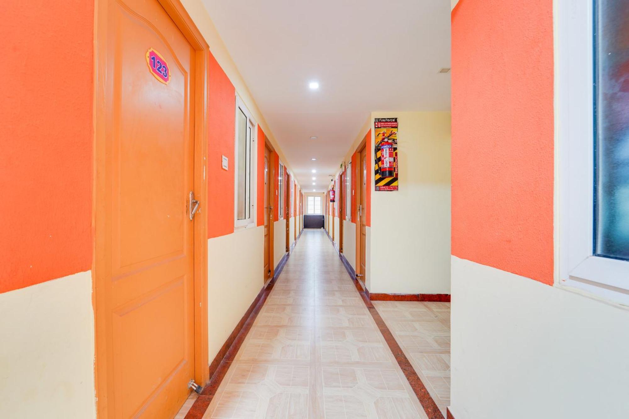 โอโย 8937 ราคุ เรซิเดนซี Hotel โคอิมบาทอร์ ภายนอก รูปภาพ