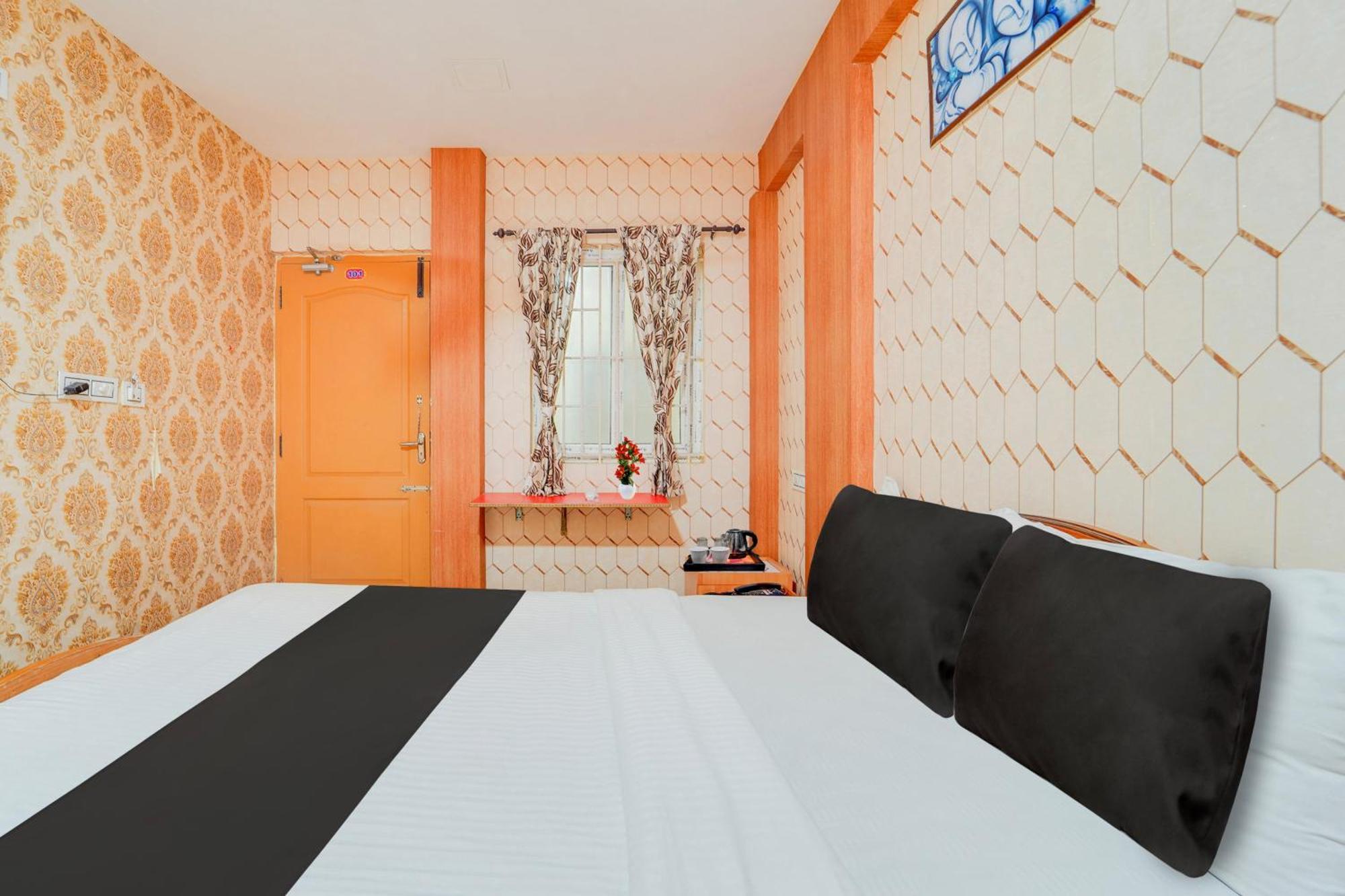 โอโย 8937 ราคุ เรซิเดนซี Hotel โคอิมบาทอร์ ภายนอก รูปภาพ