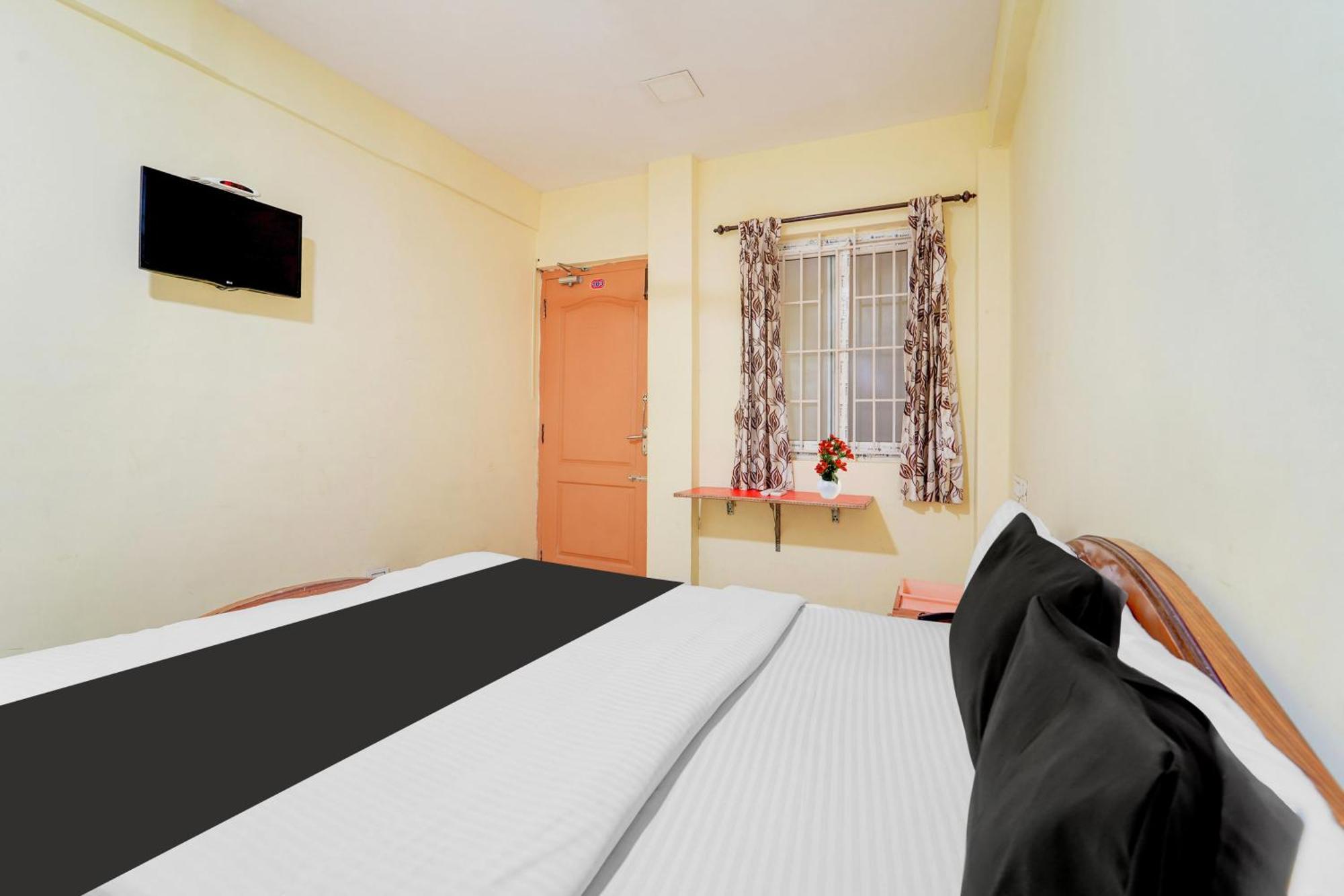 โอโย 8937 ราคุ เรซิเดนซี Hotel โคอิมบาทอร์ ภายนอก รูปภาพ