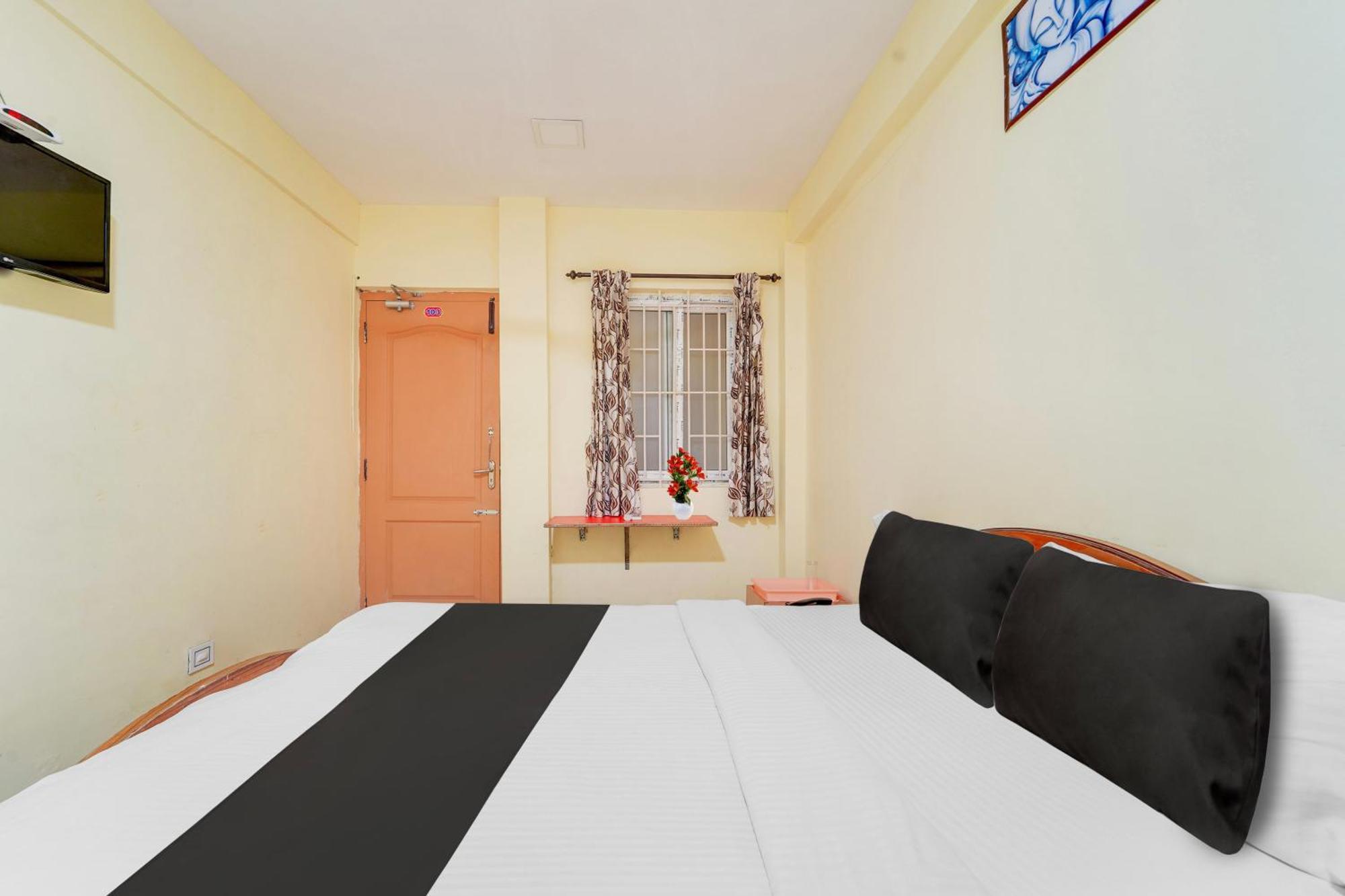 โอโย 8937 ราคุ เรซิเดนซี Hotel โคอิมบาทอร์ ภายนอก รูปภาพ