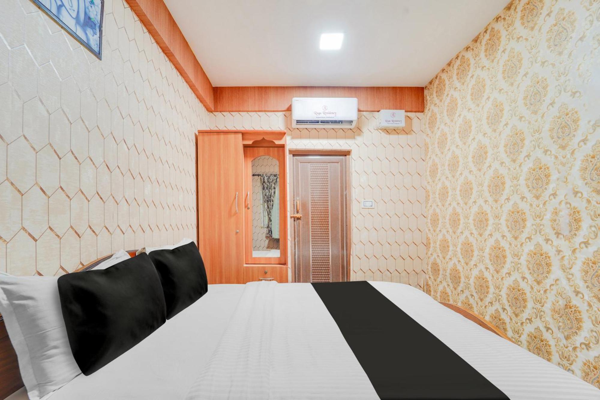 โอโย 8937 ราคุ เรซิเดนซี Hotel โคอิมบาทอร์ ภายนอก รูปภาพ